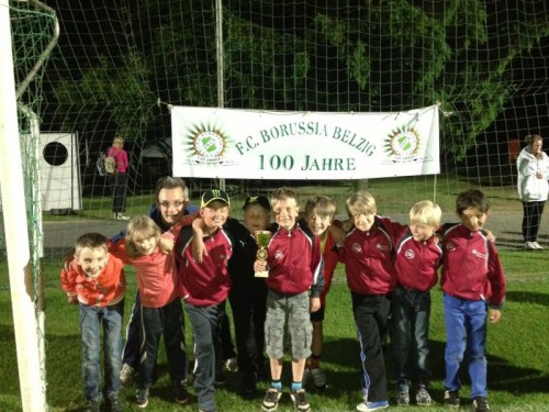 Unter Flutlicht Erfolg gefeiert