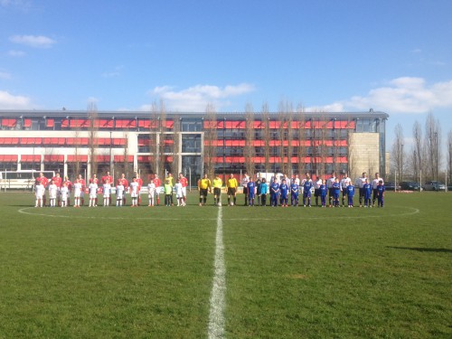 Erst Auflaufkinder, dann eigenes Punktspiel